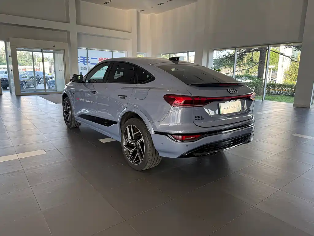 Audi Q6L Sportback e-tron — фото 4