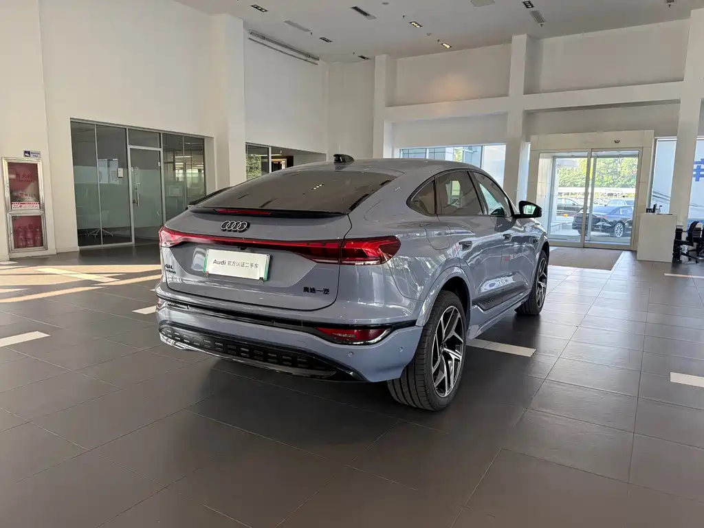 Audi Q6L Sportback e-tron — фото 6
