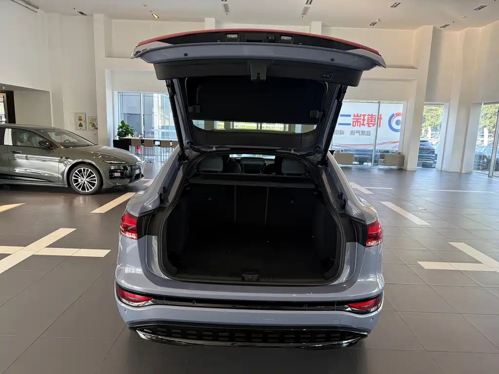 Audi Q6L Sportback e-tron — фото 7