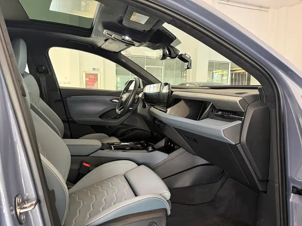 Audi Q6L Sportback e-tron — фото 9