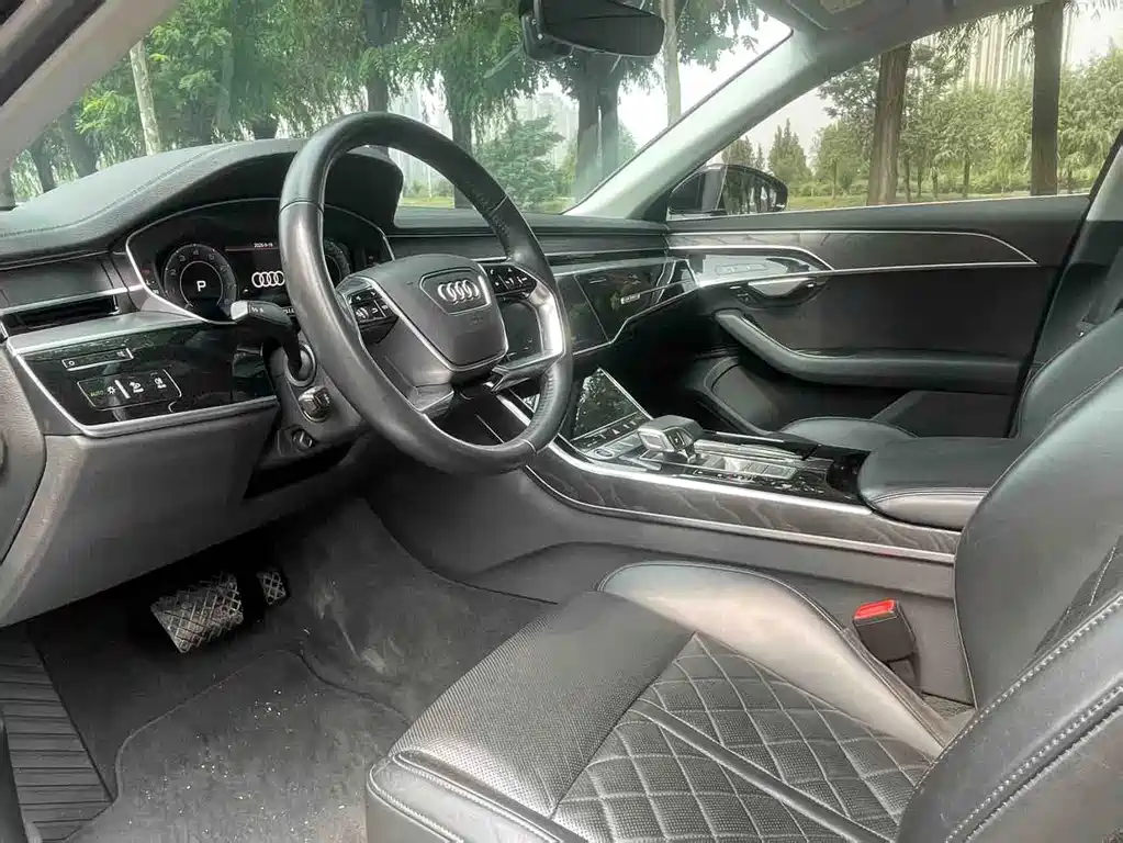 Audi A8 — фото 4
