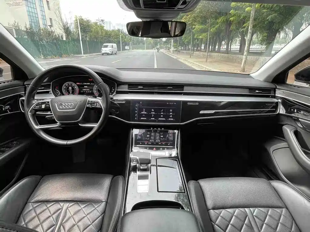 Audi A8 — фото 6