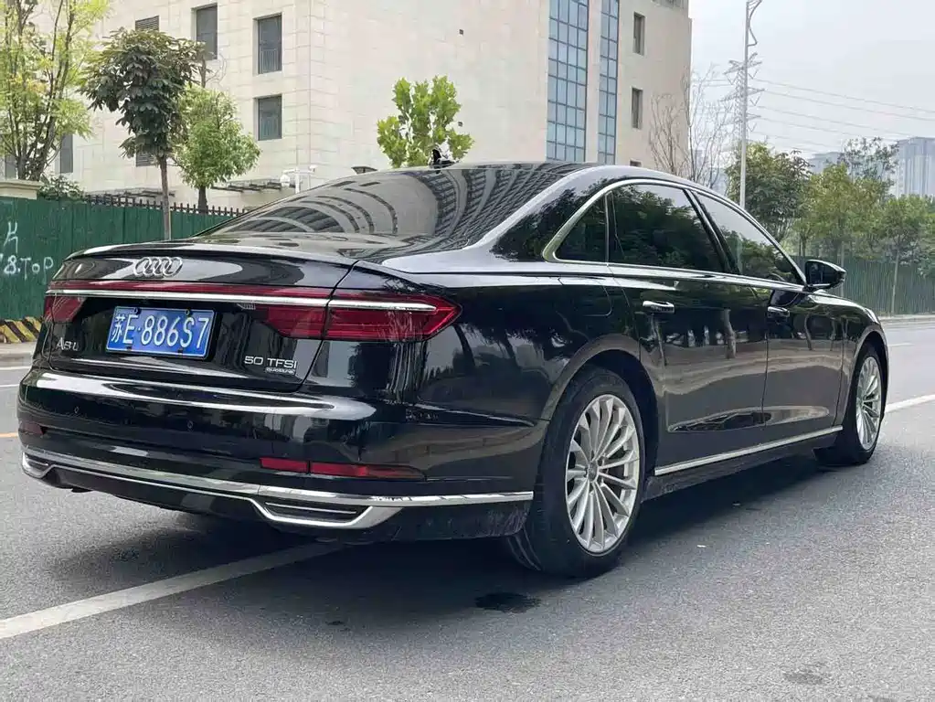 Audi A8 — фото 7