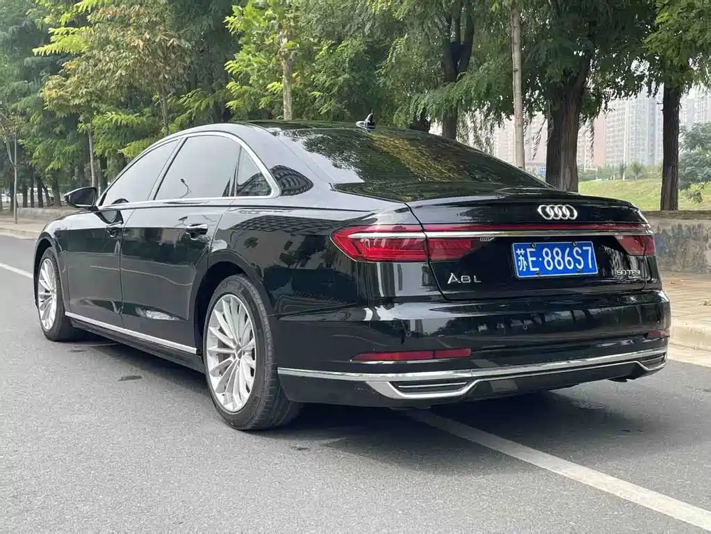 Audi A8 — фото 9