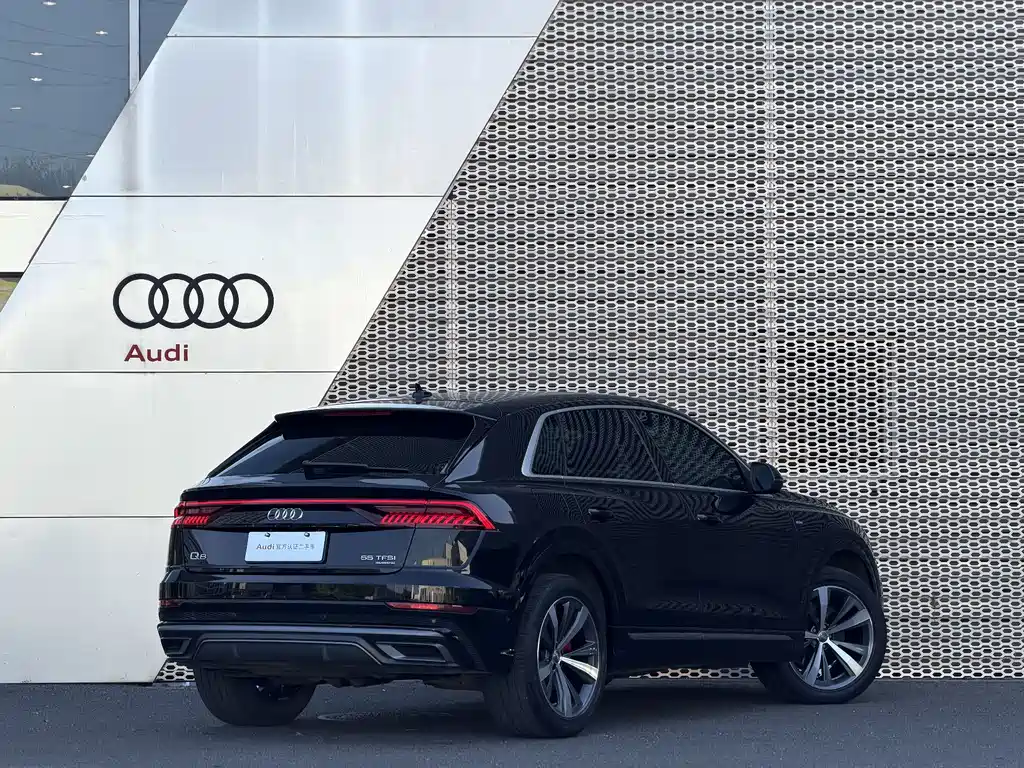 Audi Q8 — фото 4