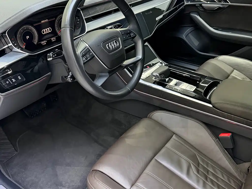 Audi A8 — фото 4