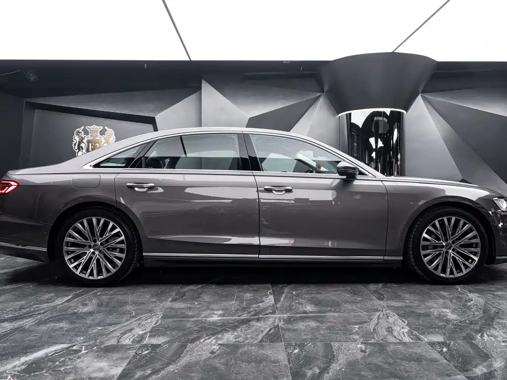 Audi A8 — фото 4