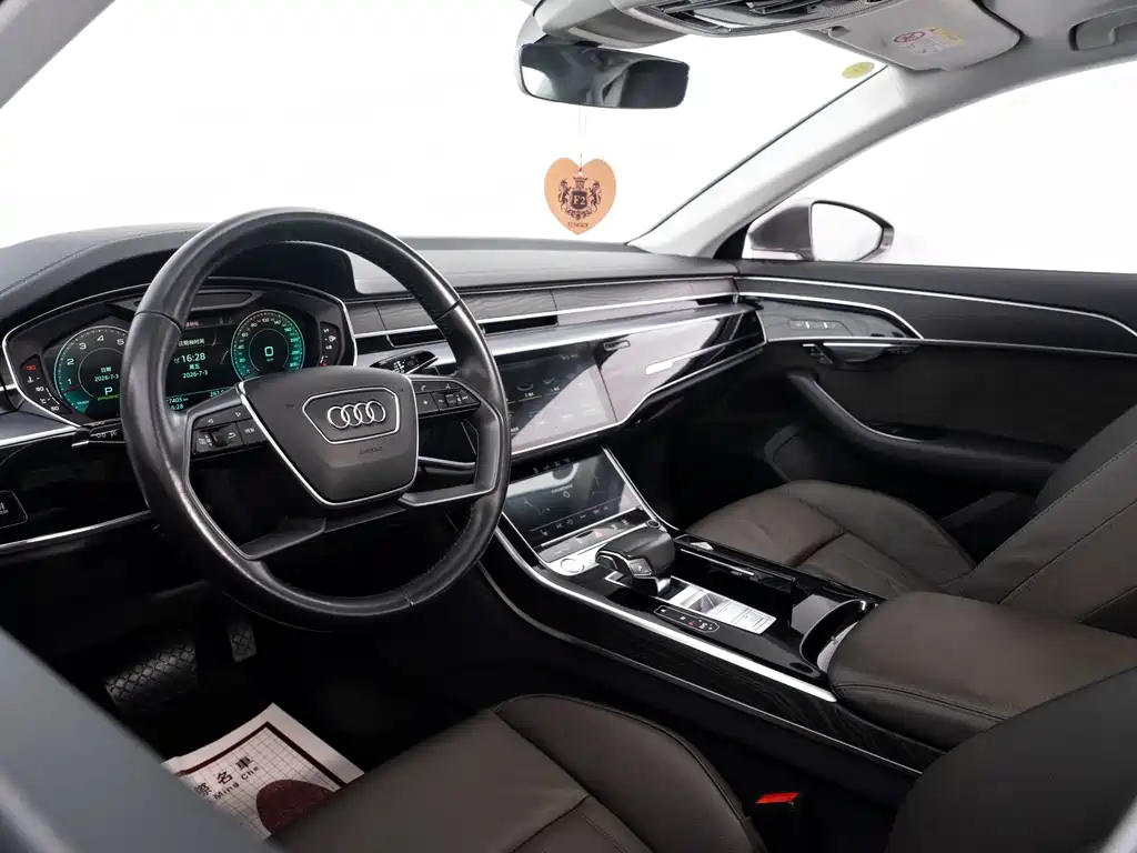 Audi A8 — фото 8