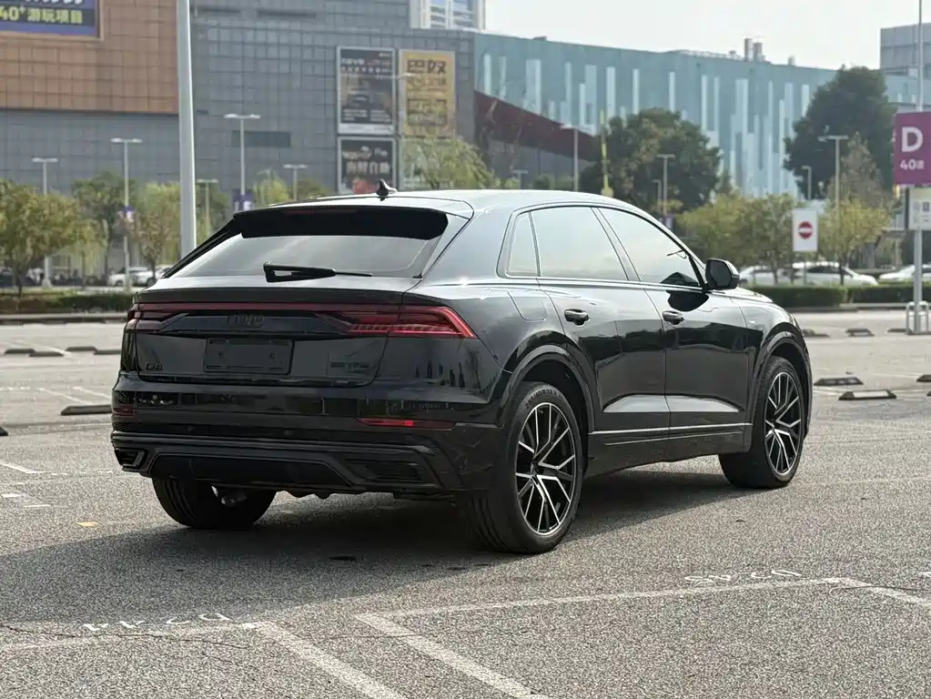 Audi Q8 — фото 7
