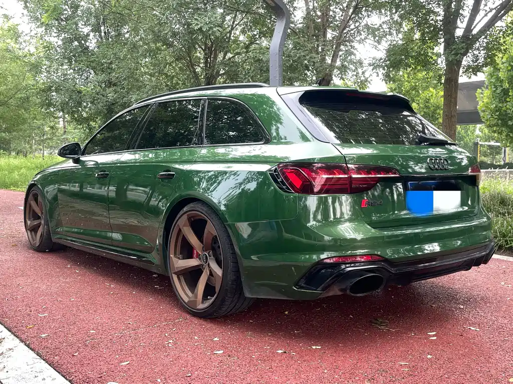 Audi RS 4 — фото 5