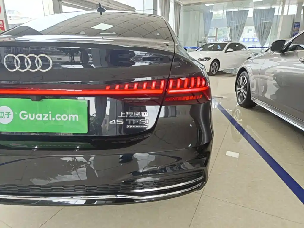 Audi A7L — фото 8
