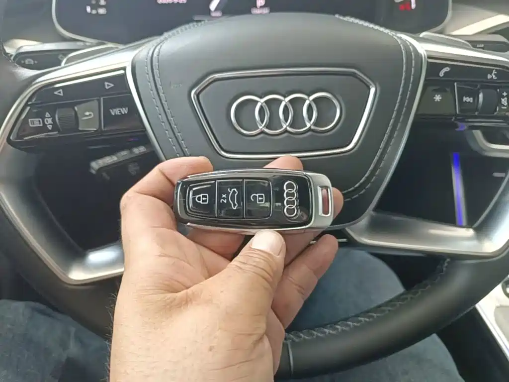 Audi A7L — фото 9