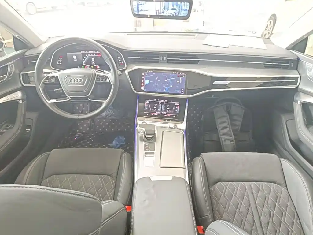 Audi A7L — фото 10