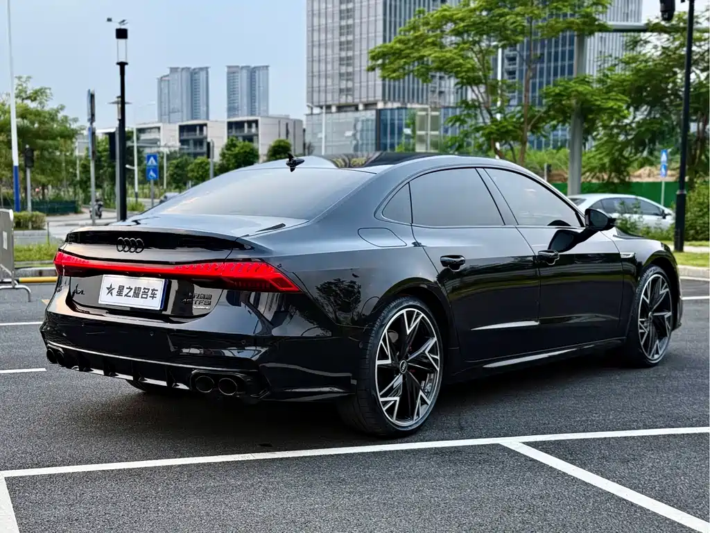 Audi A7L — фото 16
