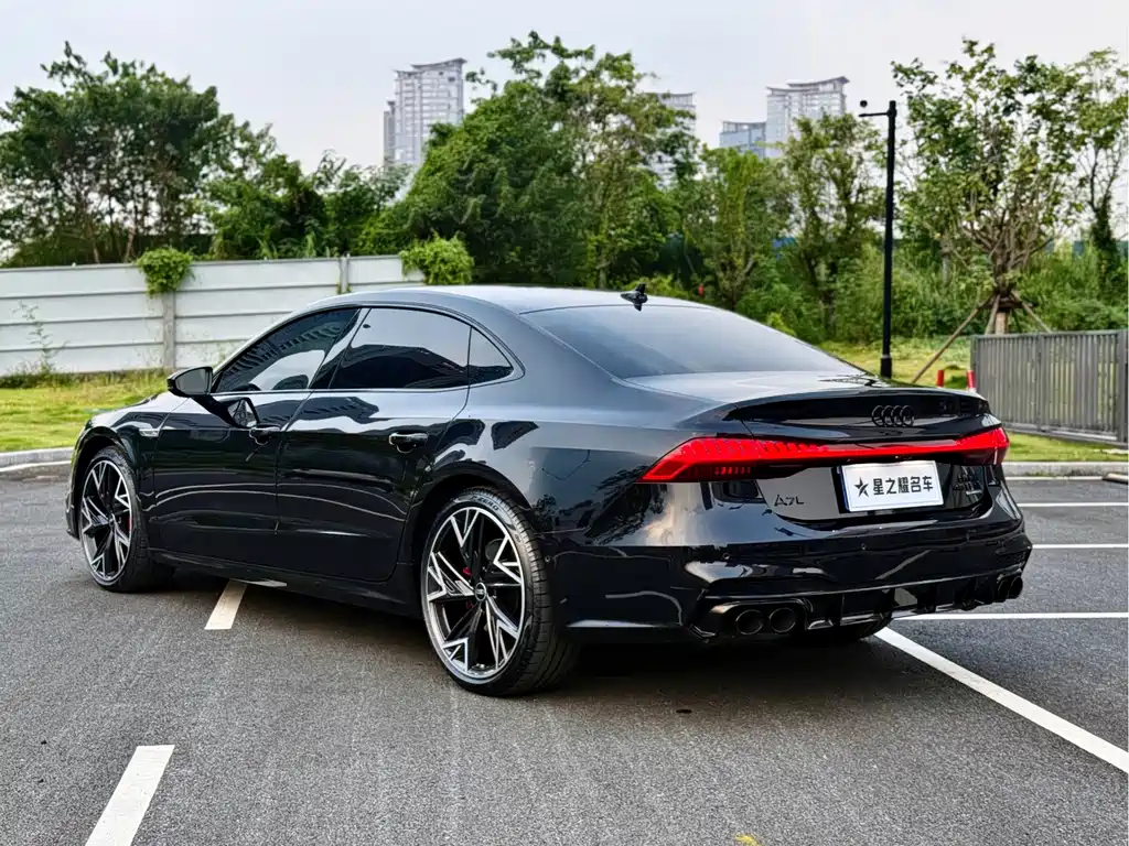 Audi A7L — фото 17