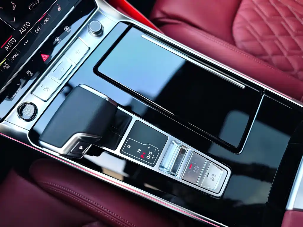 Audi A7L — фото 8