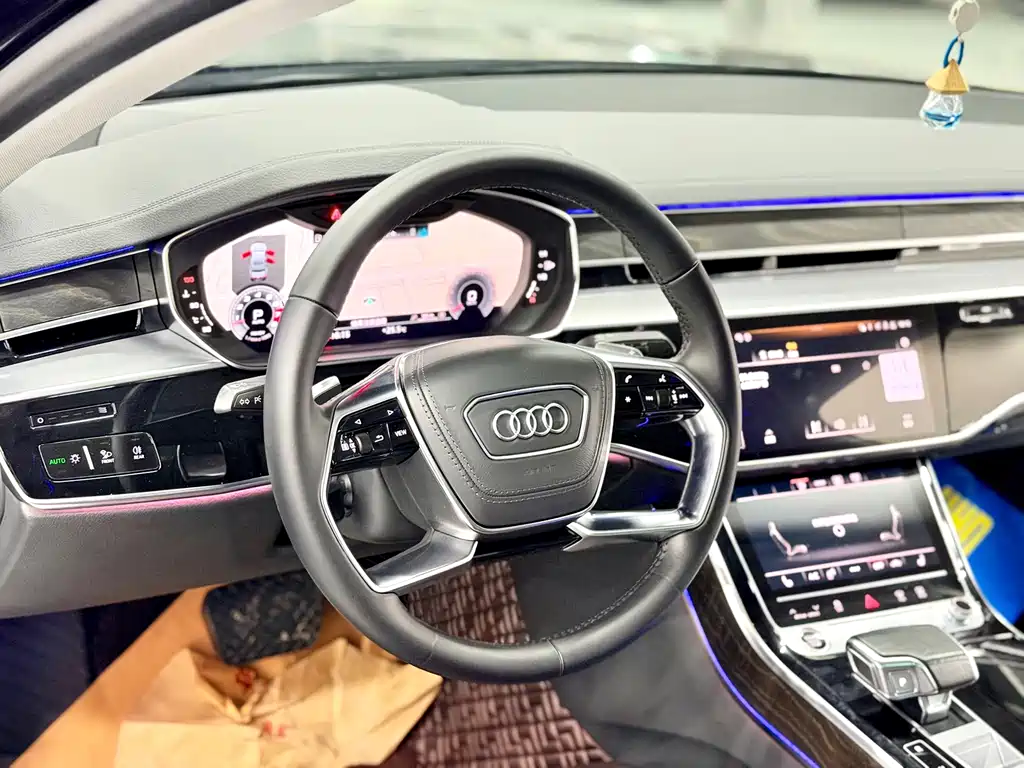 Audi A8 — фото 4