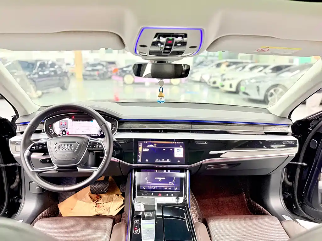 Audi A8 — фото 5