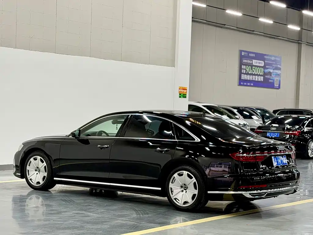 Audi A8 — фото 8