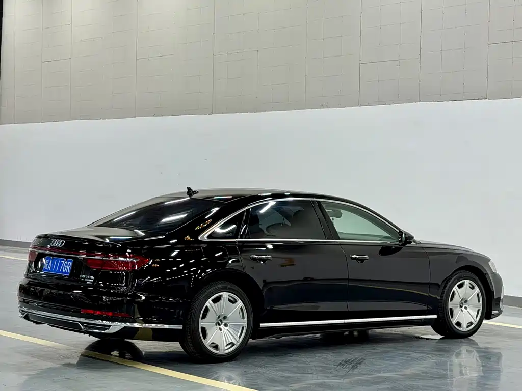 Audi A8 — фото 10