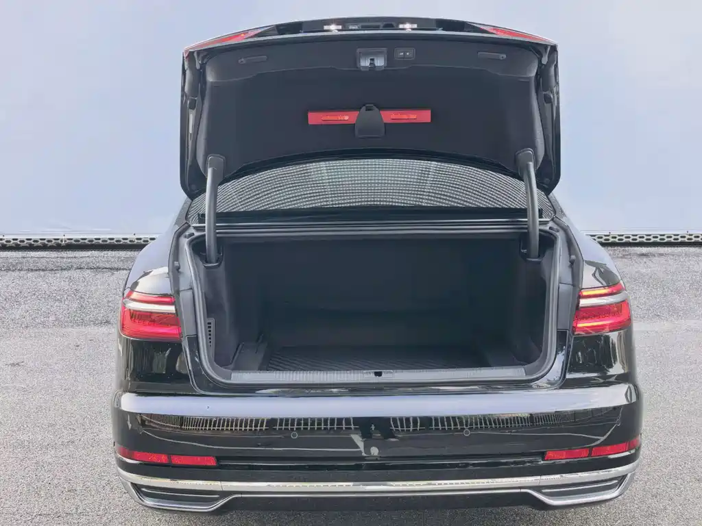 Audi A8 — фото 6