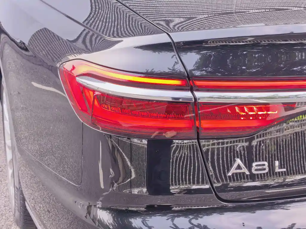 Audi A8 — фото 8