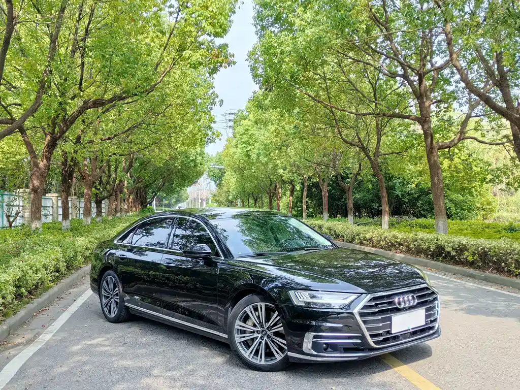 Audi A8 — фото 3