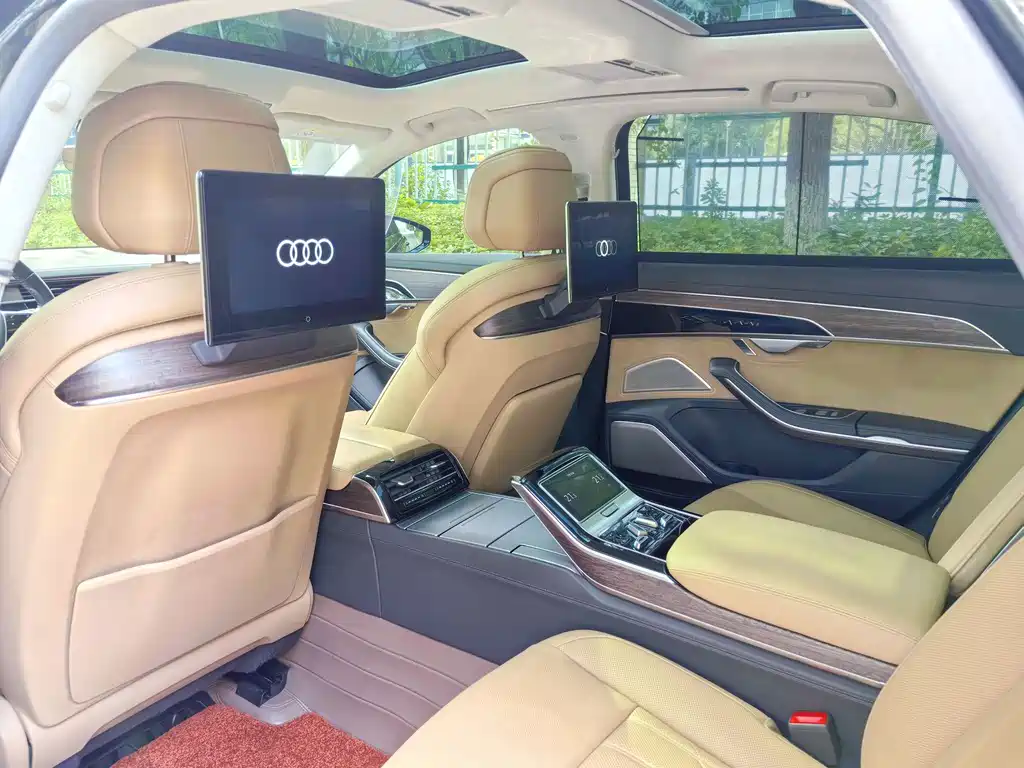 Audi A8 — фото 5