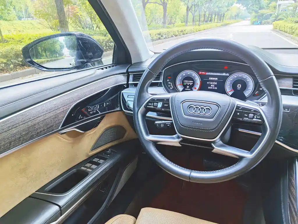 Audi A8 — фото 8
