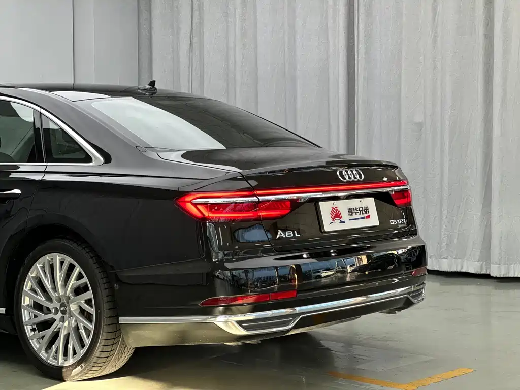 Audi A8 — фото 11