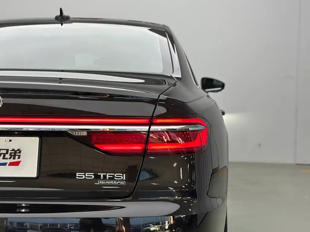 Audi A8 — фото 13