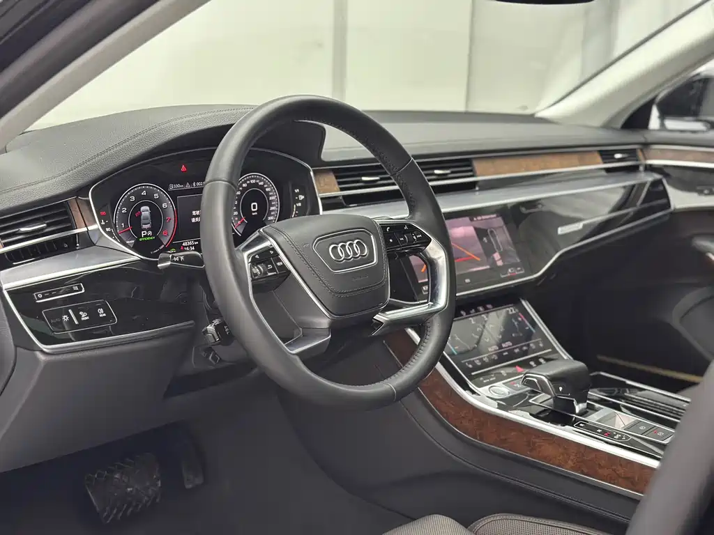 Audi A8 — фото 14