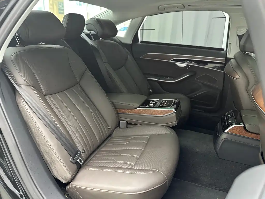 Audi A8 — фото 33