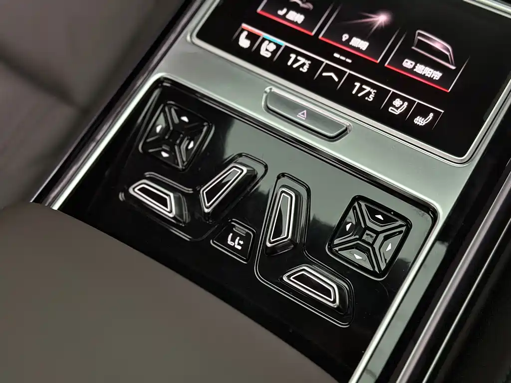 Audi A8 — фото 35