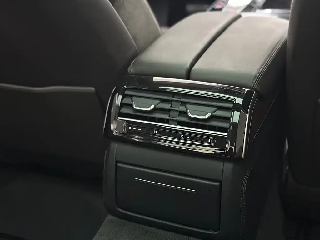 Audi A8 — фото 36