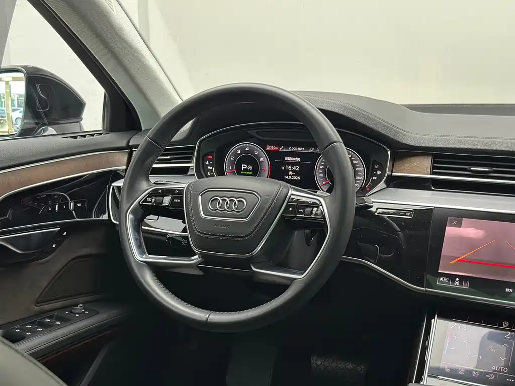 Audi A8 — фото 38