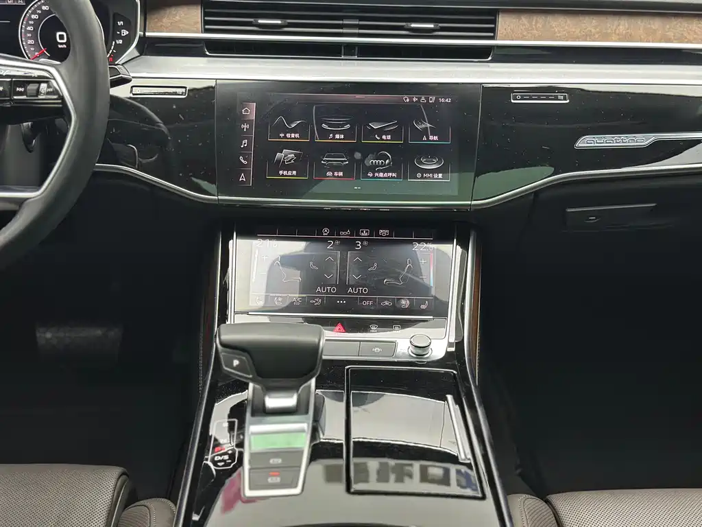 Audi A8 — фото 39