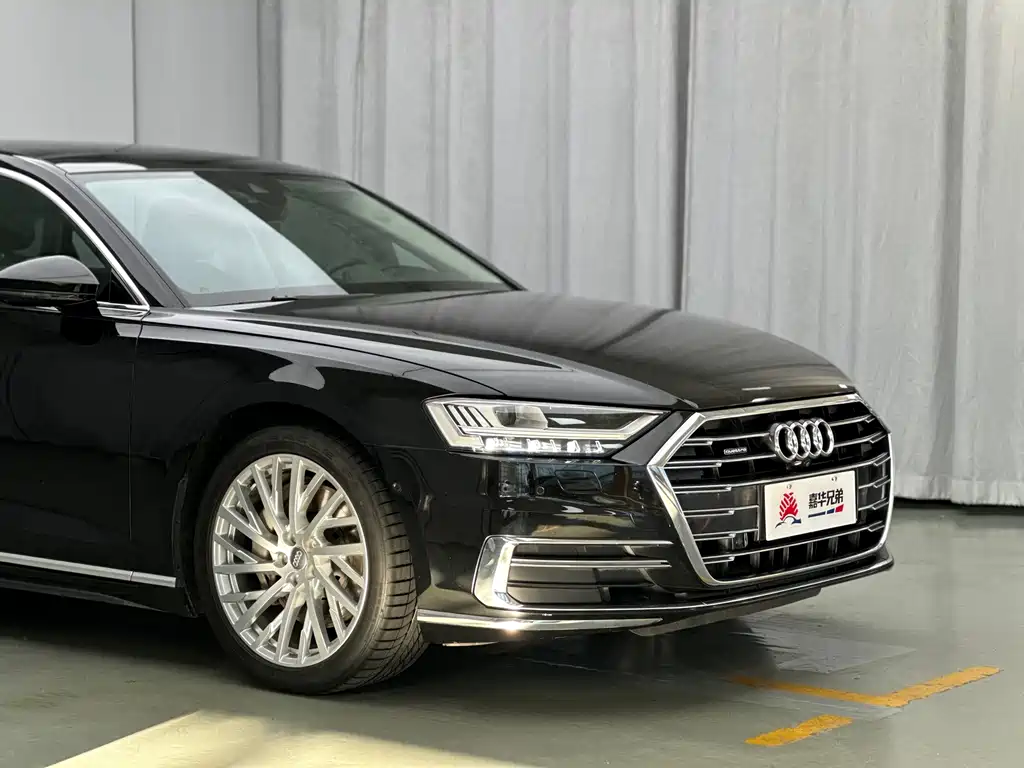 Audi A8 — фото 5