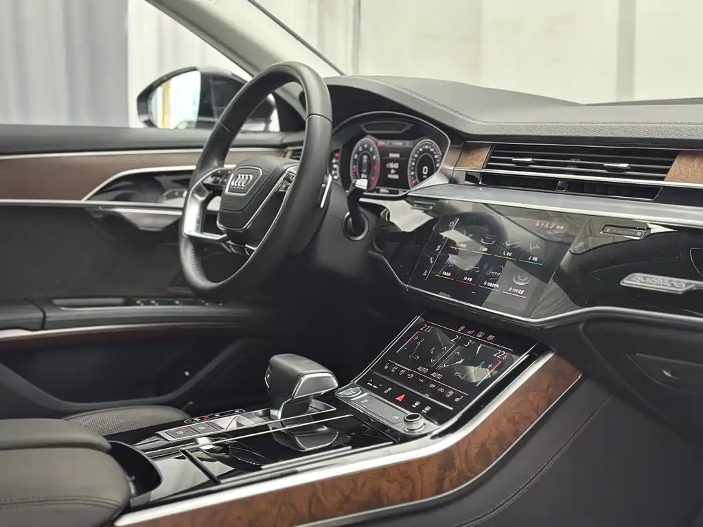 Audi A8 — фото 43