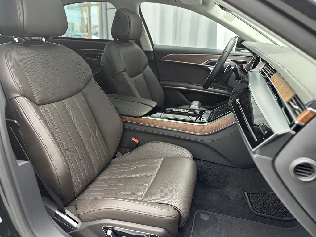Audi A8 — фото 44