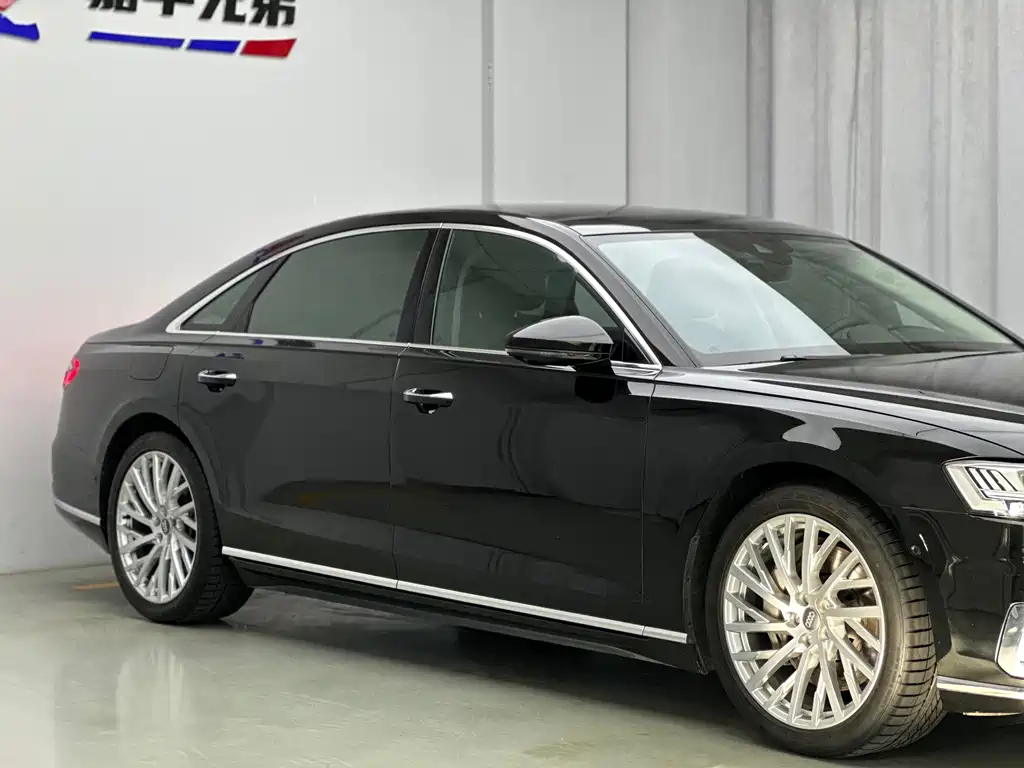 Audi A8 — фото 6