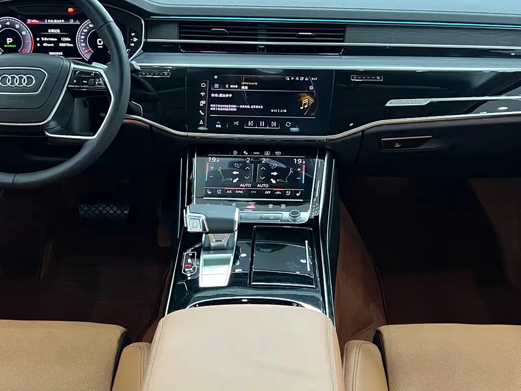 Audi A8 — фото 9