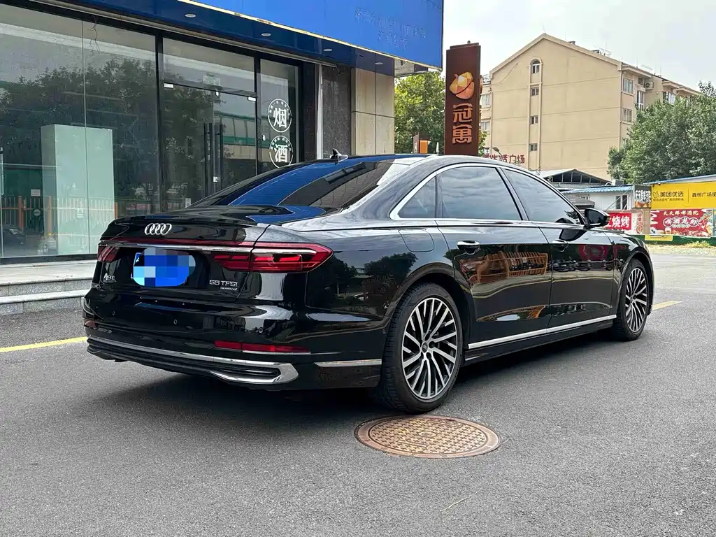 Audi A8 — фото 4