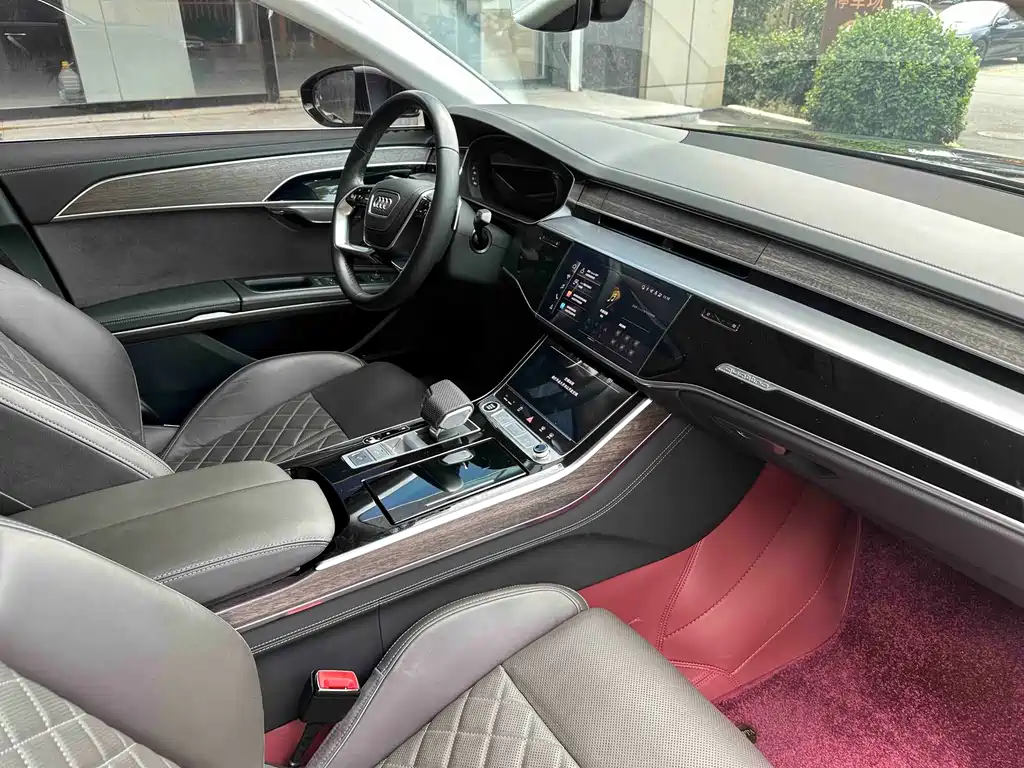 Audi A8 — фото 8