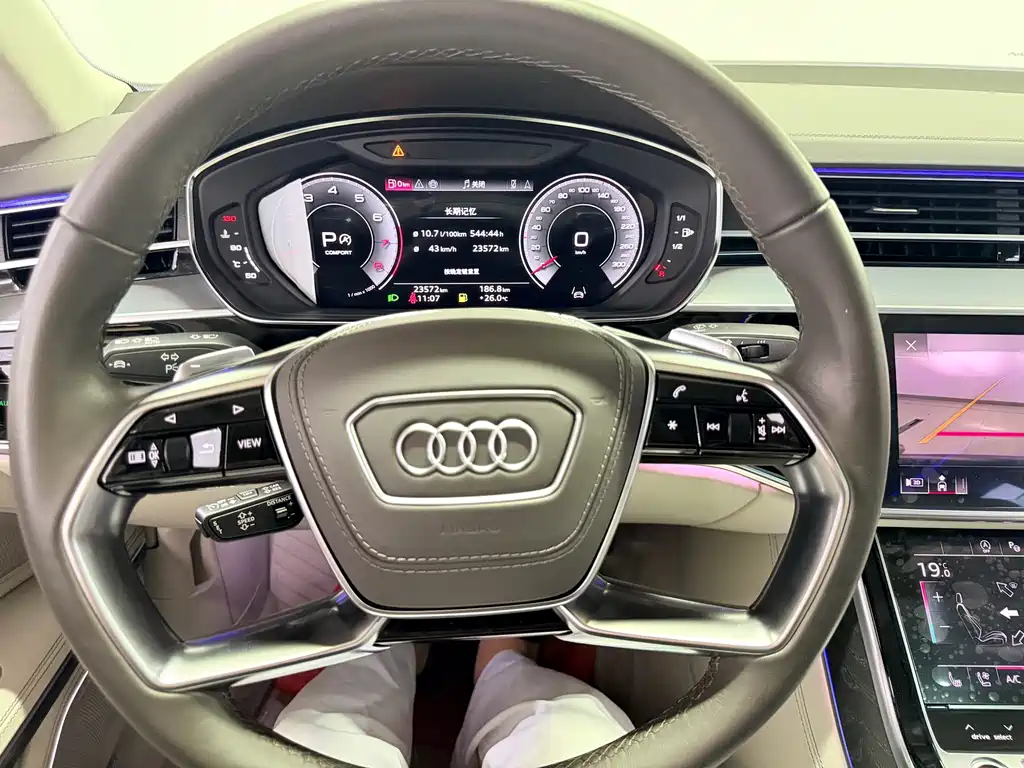 Audi A8 — фото 5