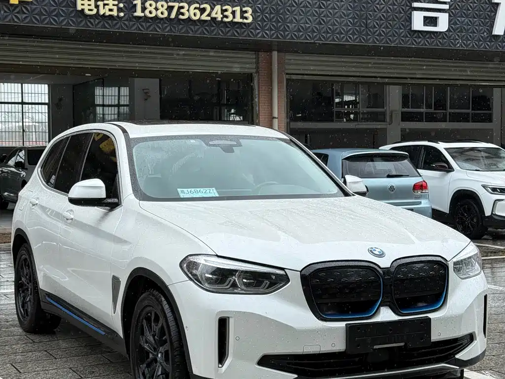 BMW iX3 — фото 2