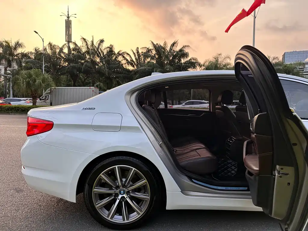 BMW 5 Series New Energy — фото 23