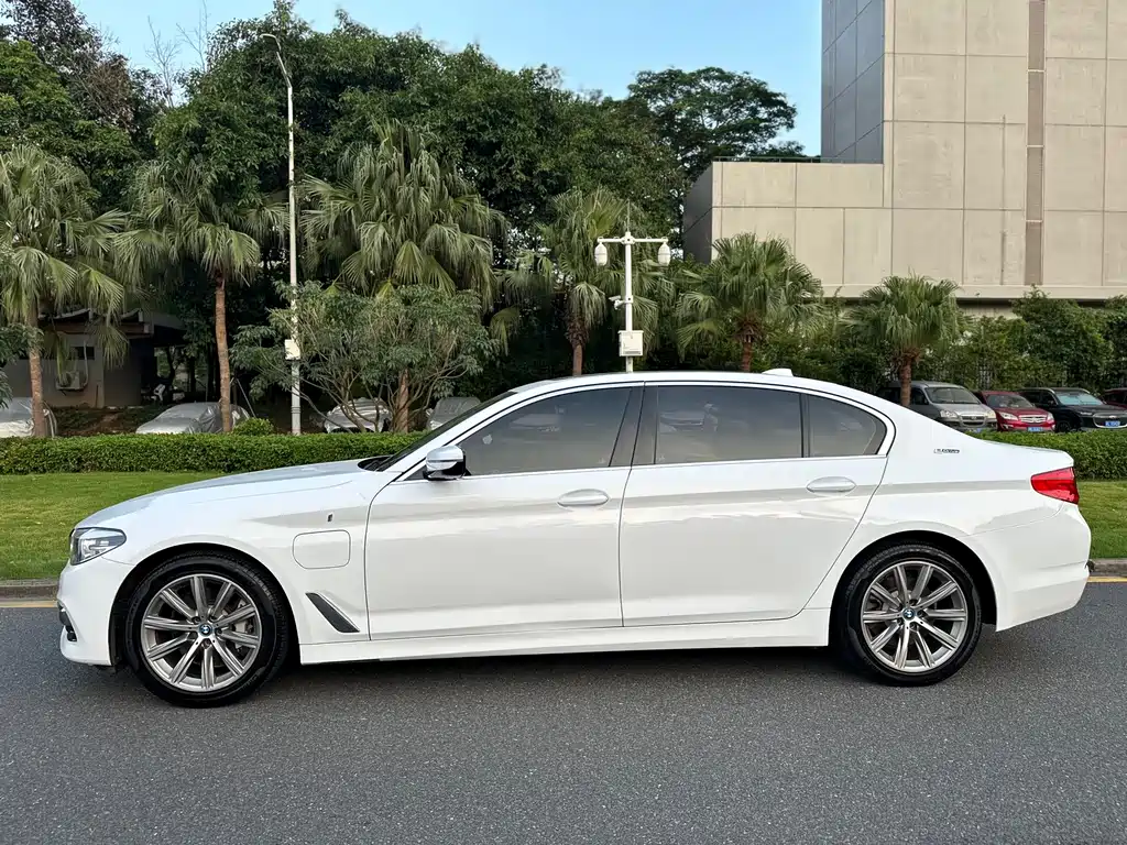 BMW 5 Series New Energy — фото 4