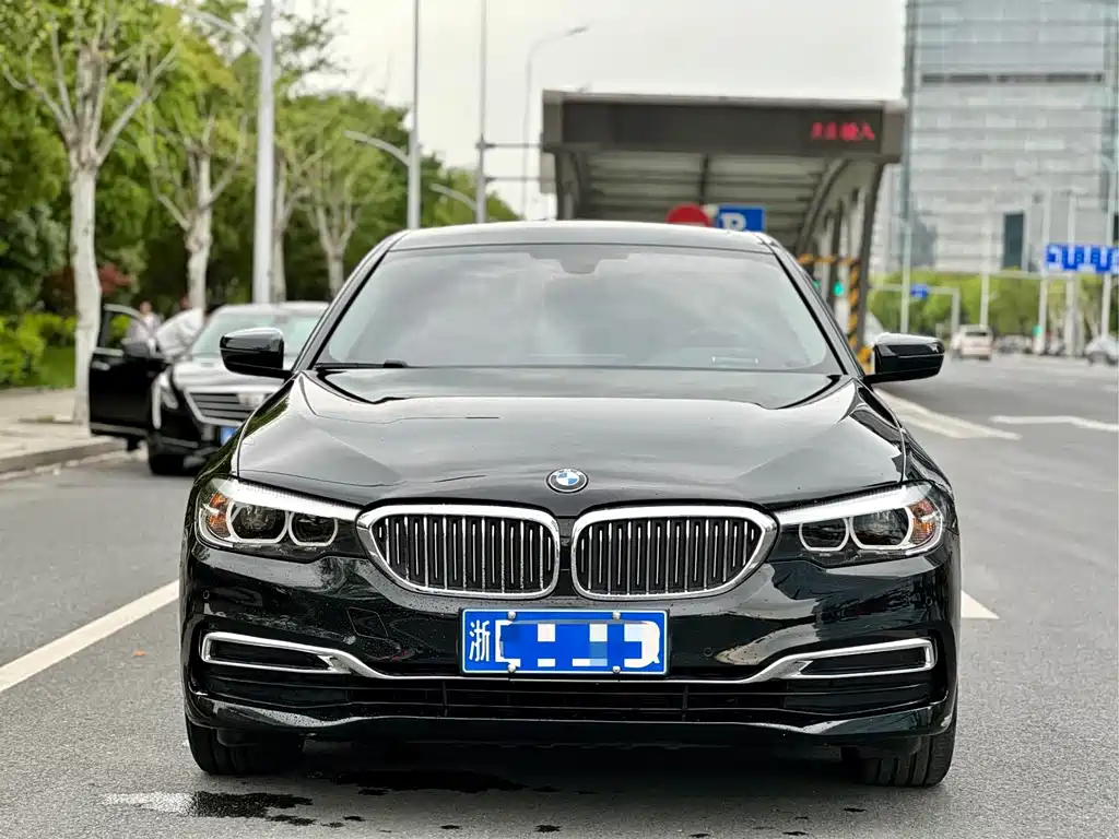 BMW 5 Series — фото 2