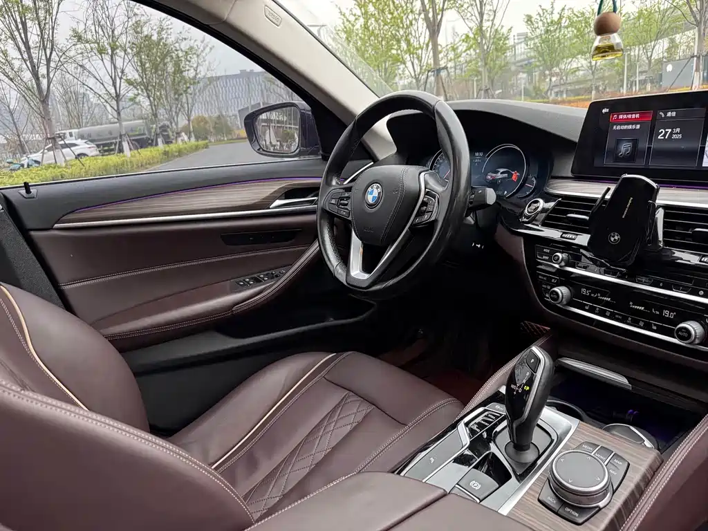 BMW 5 Series — фото 11